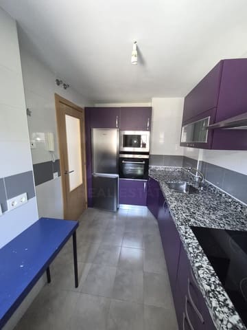 4 soverom Rekkehus til salgs i Leon by med garasje - € 160 000 (Ref: 9988405)
