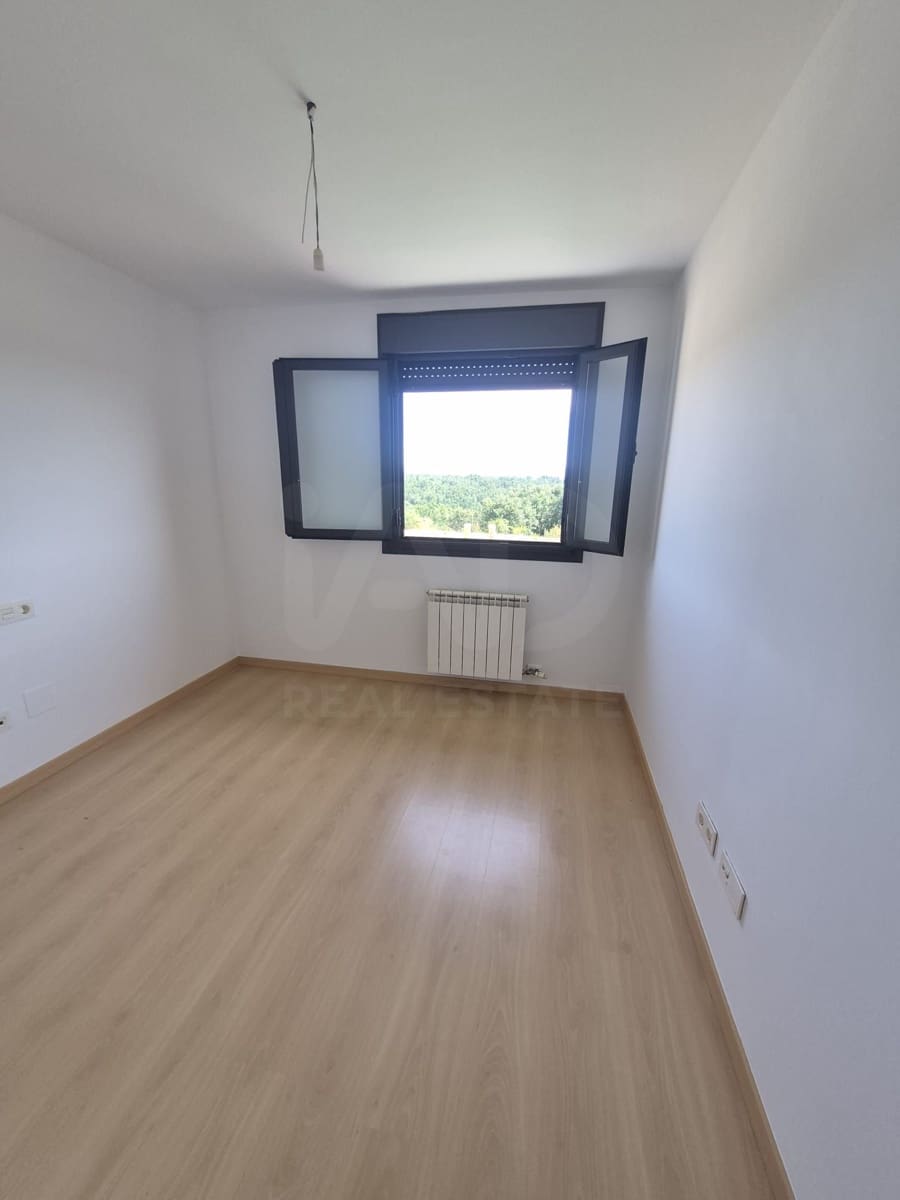 4 soverom Rekkehus til salgs i Leon by med garasje - € 160 000 (Ref: 9988405)