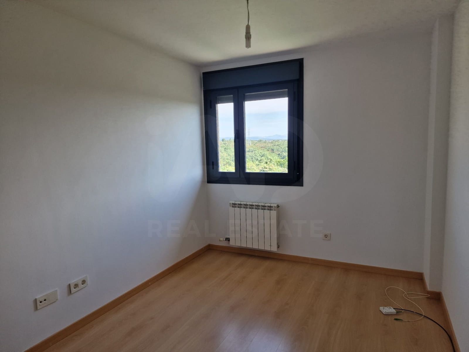 4 soverom Rekkehus til salgs i Leon by med garasje - € 160 000 (Ref: 9988405)
