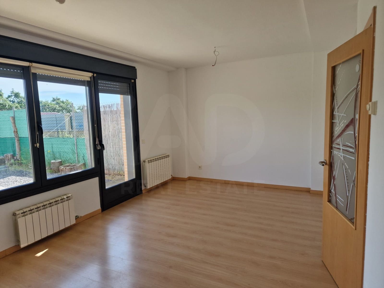 4 soverom Rekkehus til salgs i Leon by med garasje - € 160 000 (Ref: 9988405)