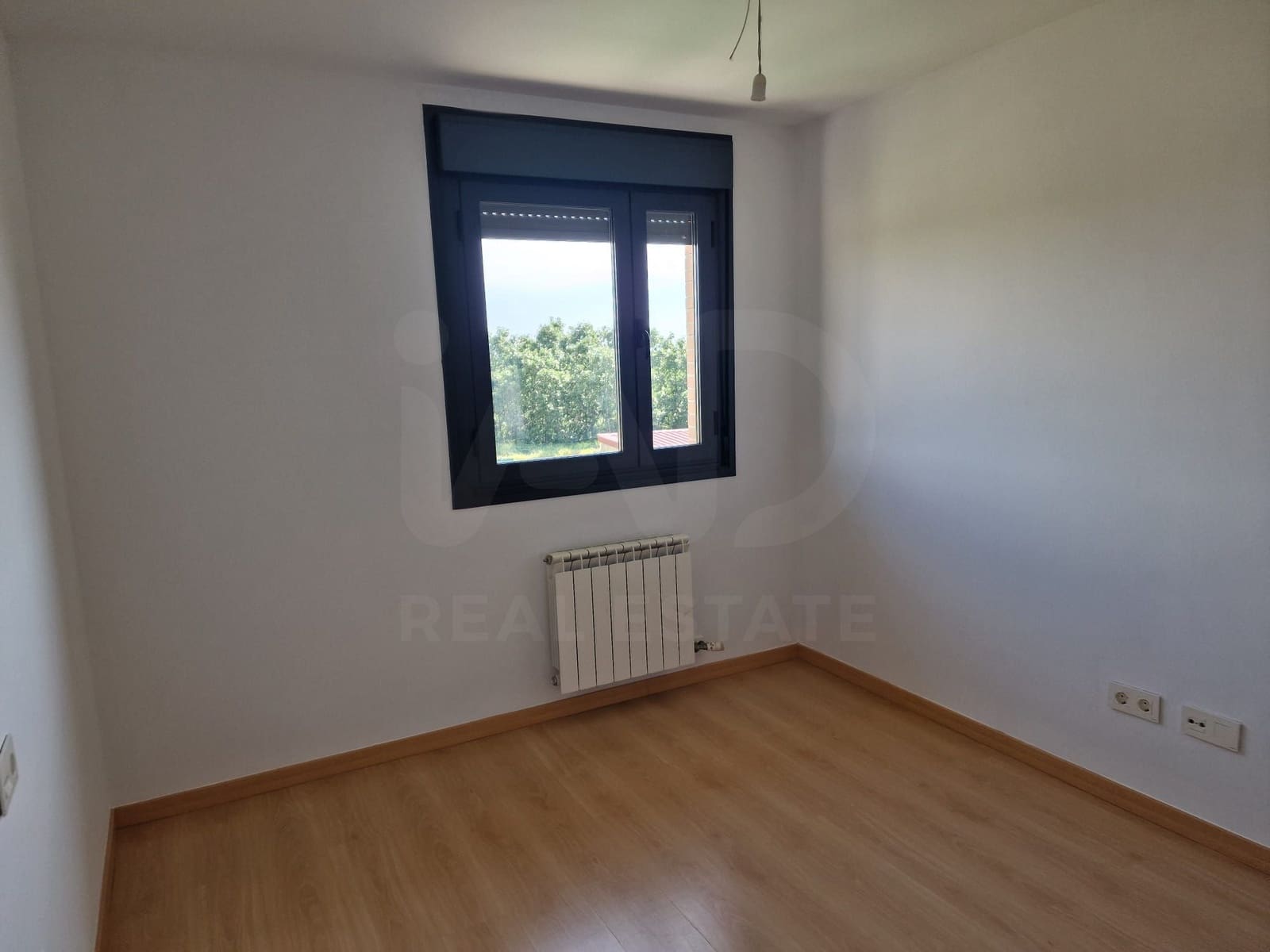 4 soverom Rekkehus til salgs i Leon by med garasje - € 160 000 (Ref: 9988405)