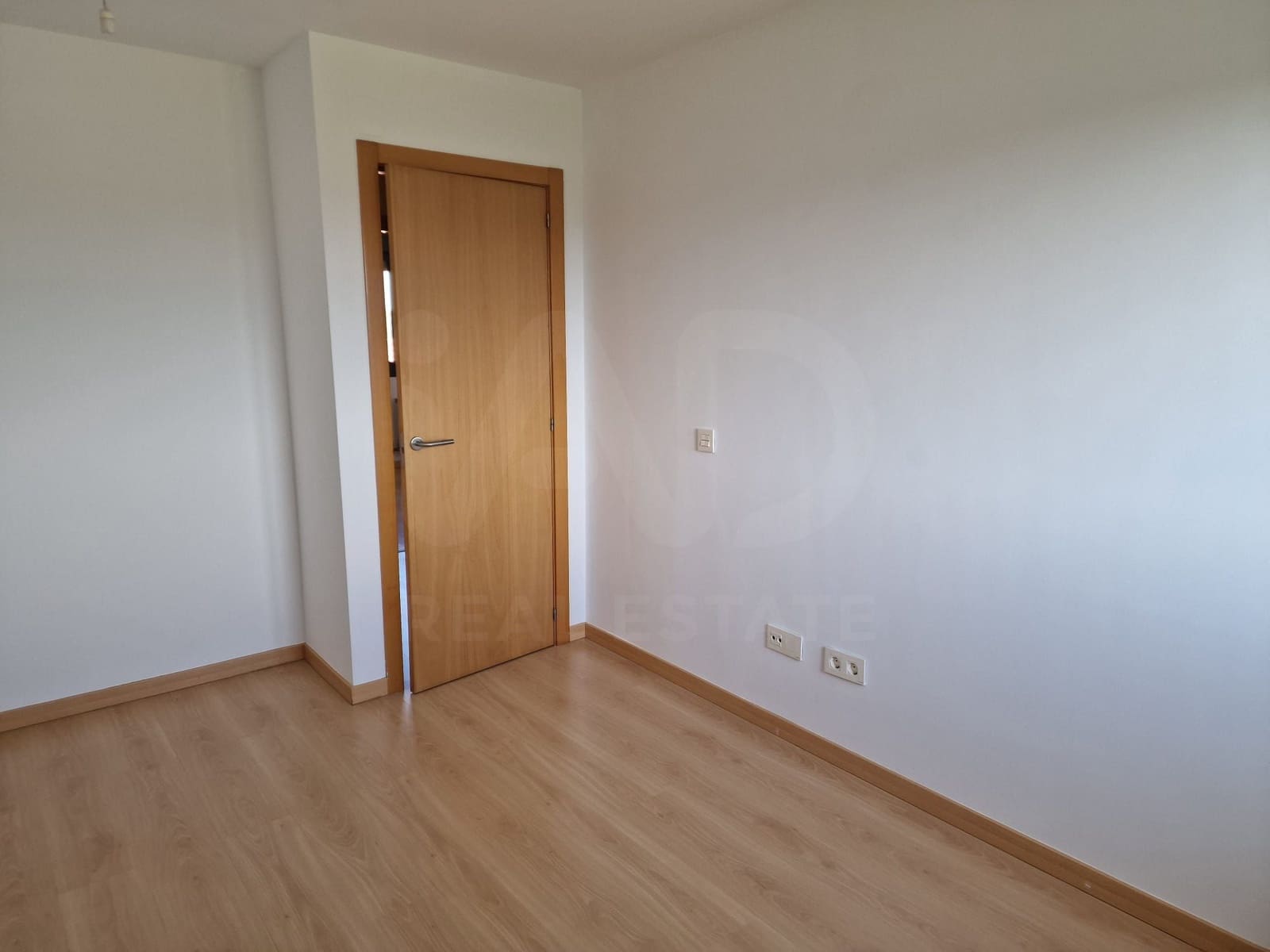 4 soverom Rekkehus til salgs i Leon by med garasje - € 160 000 (Ref: 9988405)