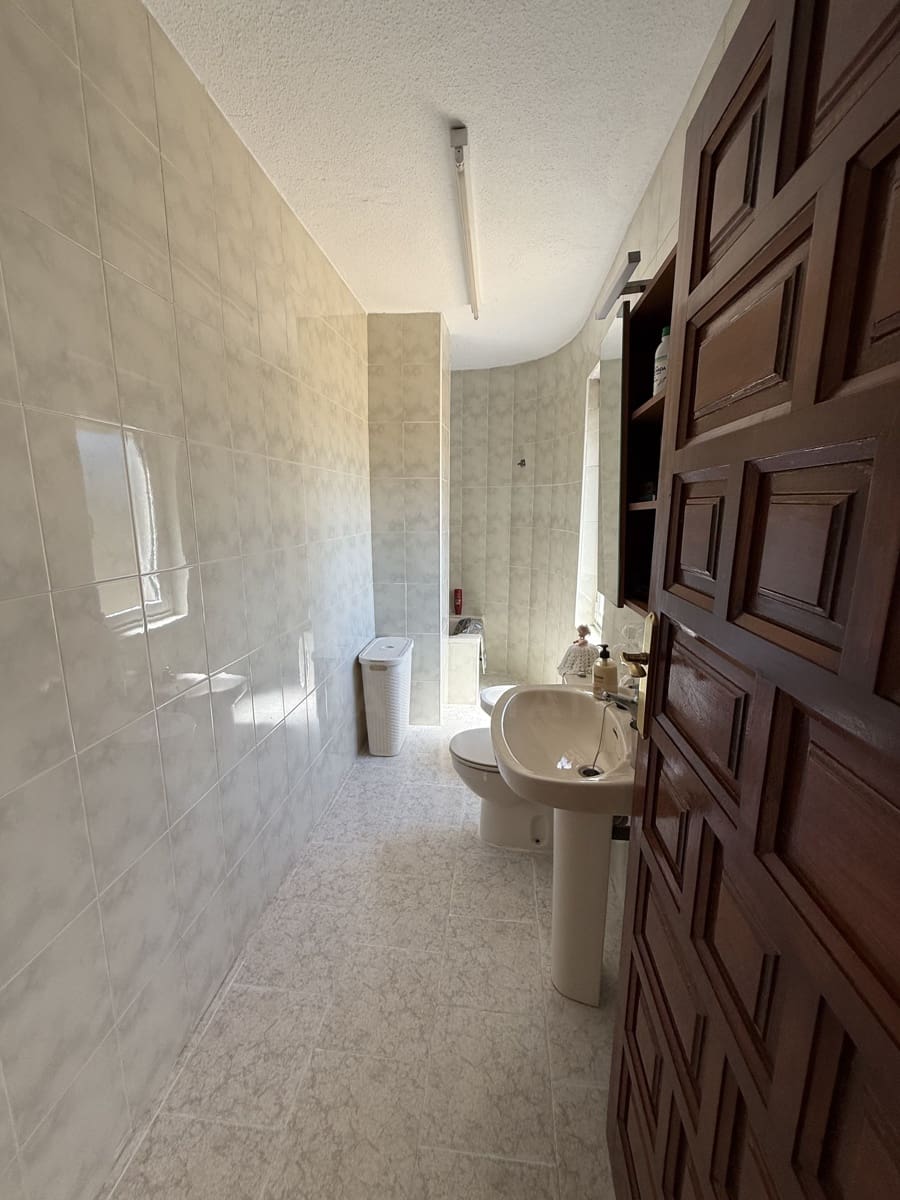 3 Zimmer Haus zu verkaufen in Leon Stadt mit Garage - 179.900 € (Ref: 9988407)