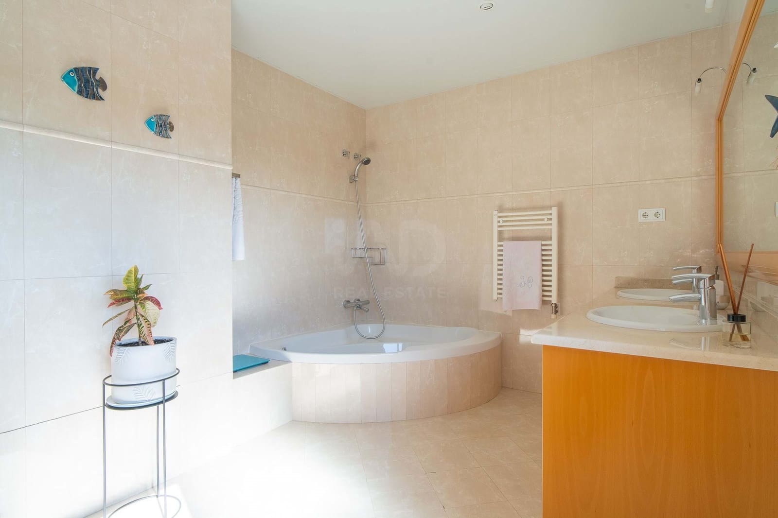 7 soverom Hus til salgs i Barcelona by med garasje - € 890 000 (Ref: 9988408)