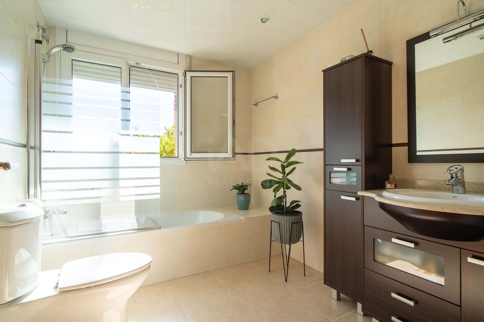 7 soverom Hus til salgs i Barcelona by med garasje - € 890 000 (Ref: 9988408)