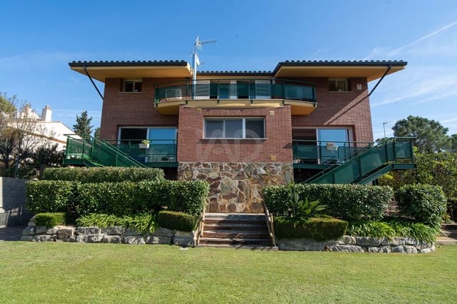 7 soverom Hus til salgs i Sant Vicenç de Montalt med garasje - € 890 000 (Ref: 9988408)