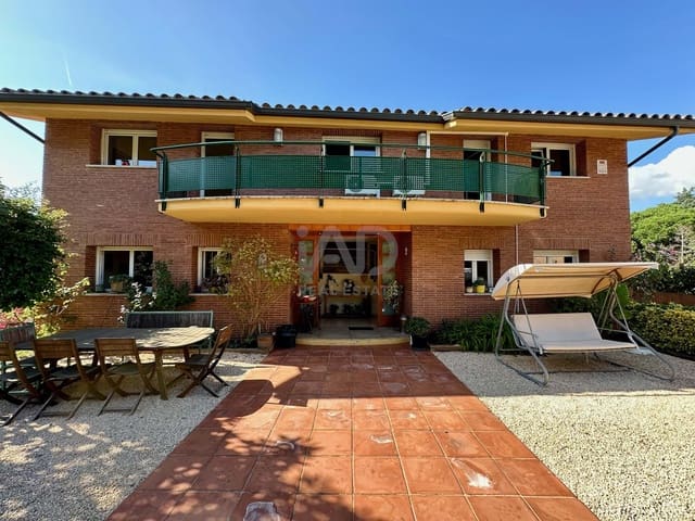 7 soverom Hus til salgs i Sant Vicenç de Montalt med garasje - € 890 000 (Ref: 9988408)