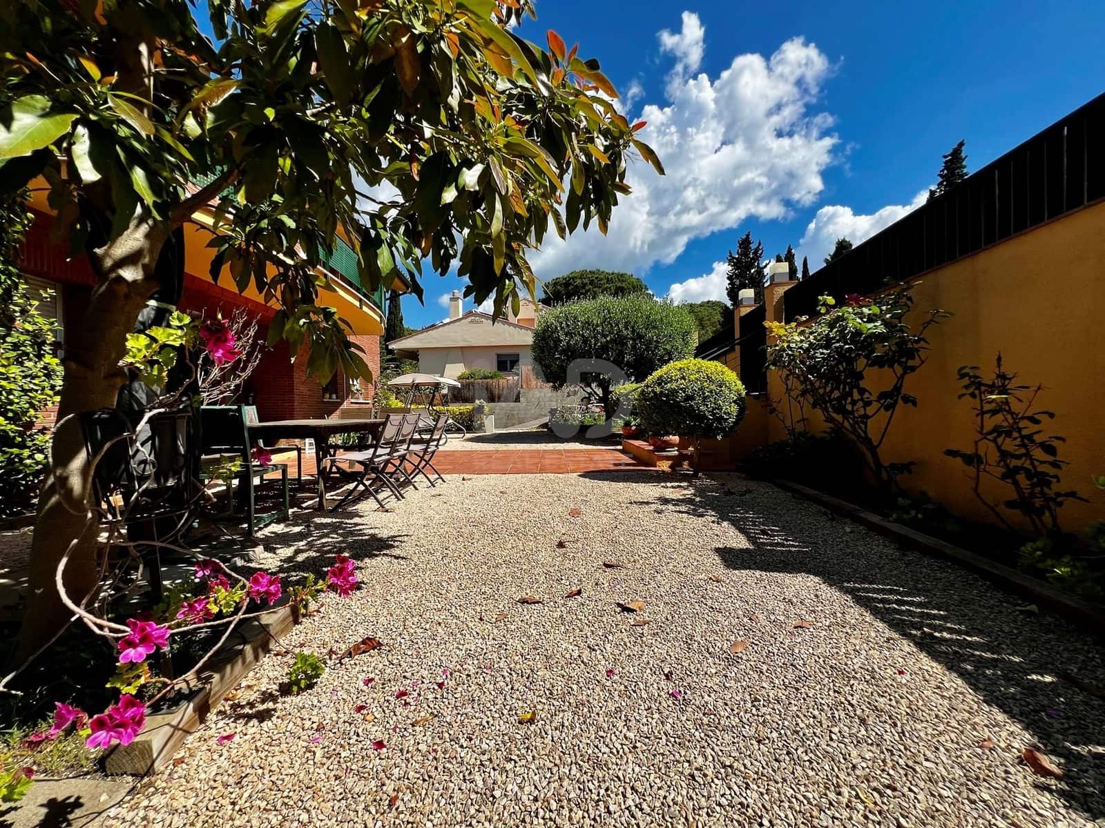 7 soverom Hus til salgs i Barcelona by med garasje - € 890 000 (Ref: 9988408)