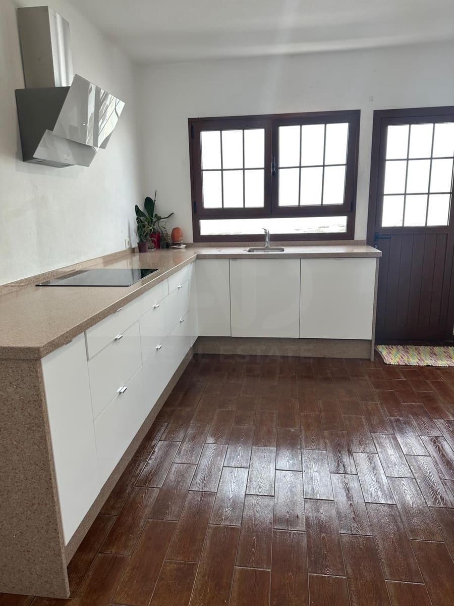 Chalet de 4 habitaciones en Haría en venta con garaje - 690.000 € (Ref: 9988412)