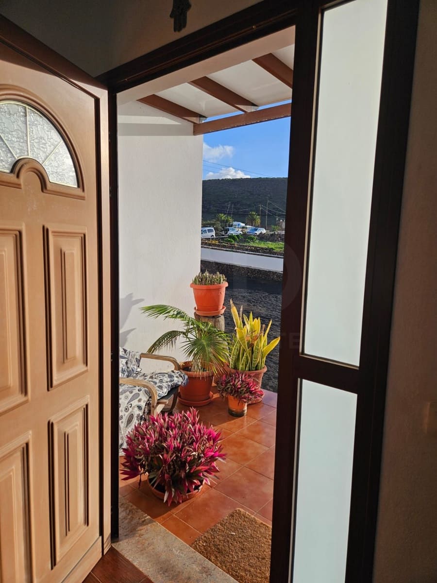 Chalet de 4 habitaciones en Haría en venta con garaje - 690.000 € (Ref: 9988412)