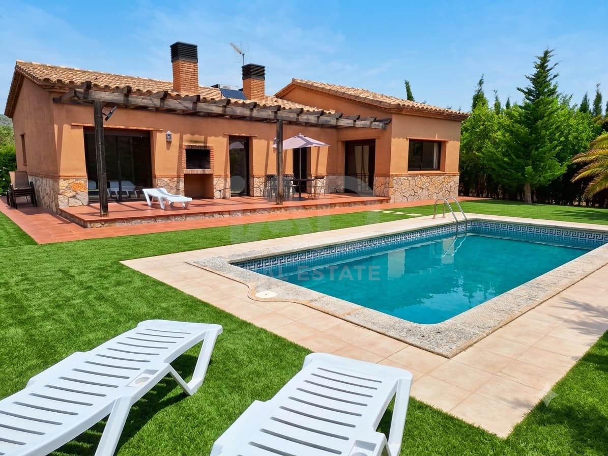 3 soverom Villa til salgs i Tarragona by med svømmebasseng - € 300 000 (Ref: 9988413)