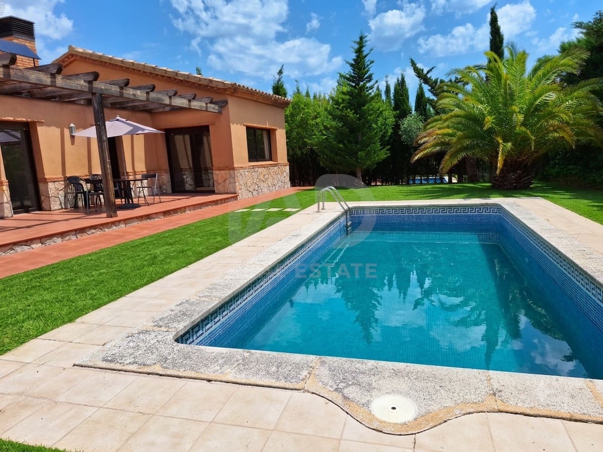 3 soverom Villa til salgs i Tarragona by med svømmebasseng - € 300 000 (Ref: 9988413)