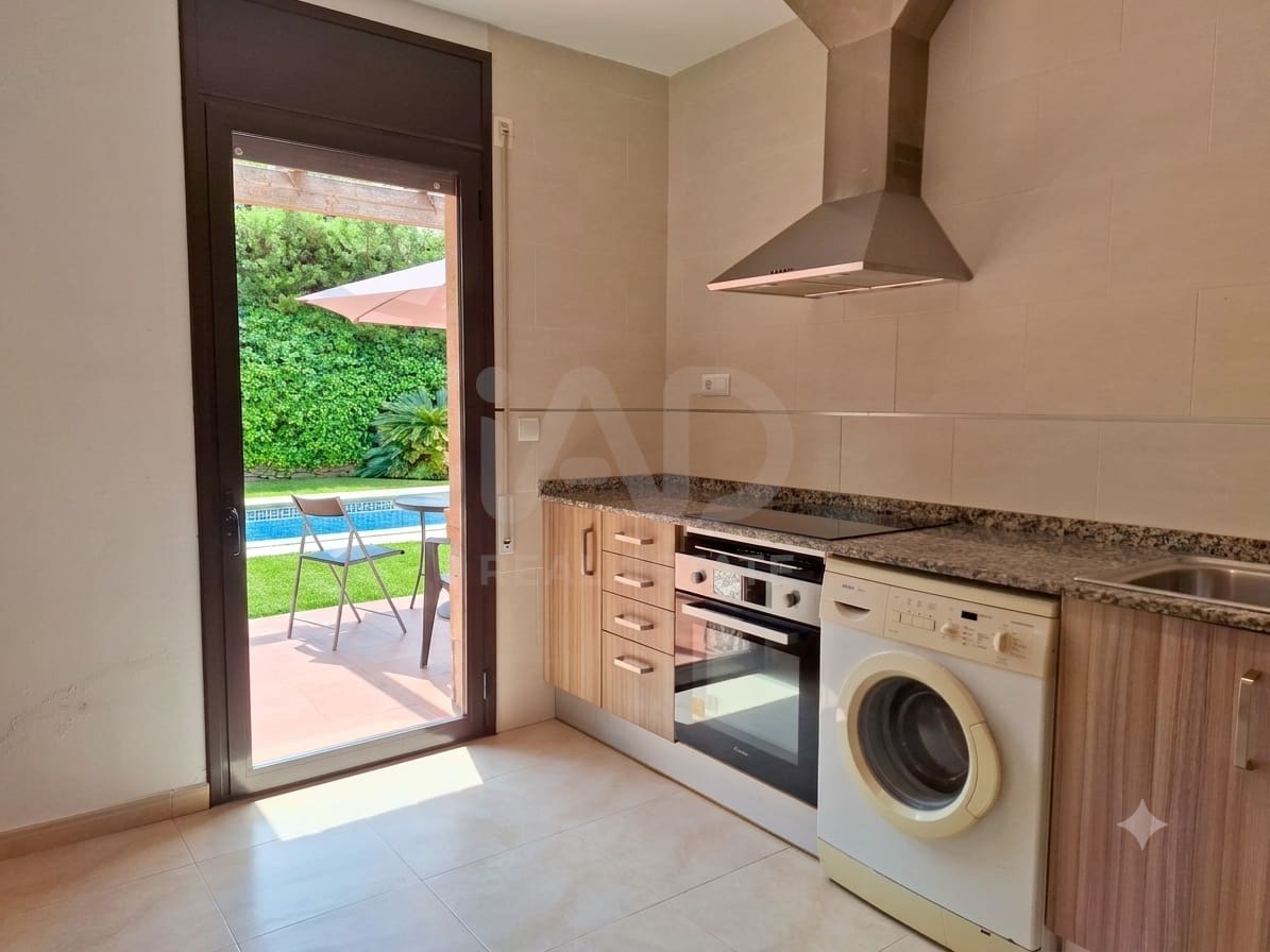 3 soverom Villa til salgs i Tarragona by med svømmebasseng - € 300 000 (Ref: 9988413)