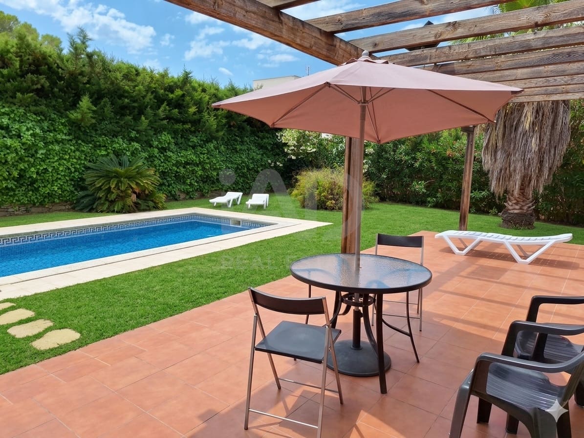 3 soverom Villa til salgs i Tarragona by med svømmebasseng - € 300 000 (Ref: 9988413)