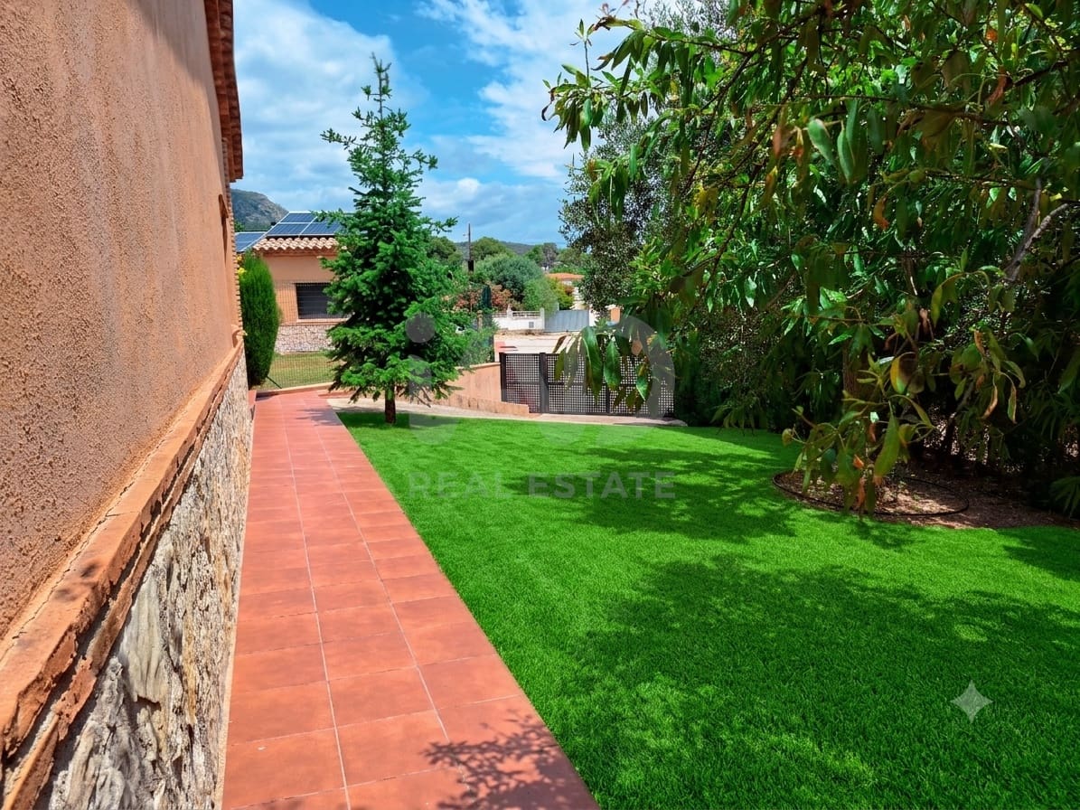 3 soverom Villa til salgs i Tarragona by med svømmebasseng - € 300 000 (Ref: 9988413)