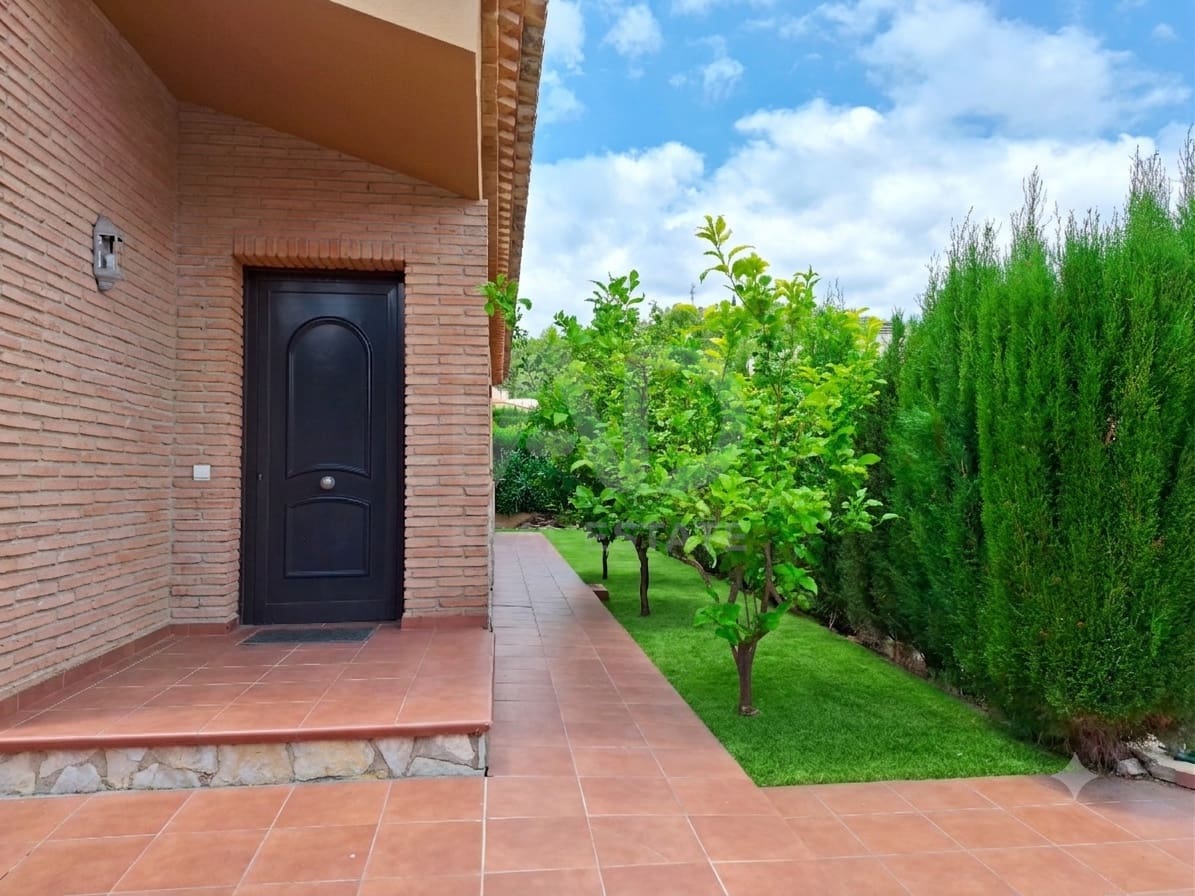 3 soverom Villa til salgs i Tarragona by med svømmebasseng - € 300 000 (Ref: 9988413)