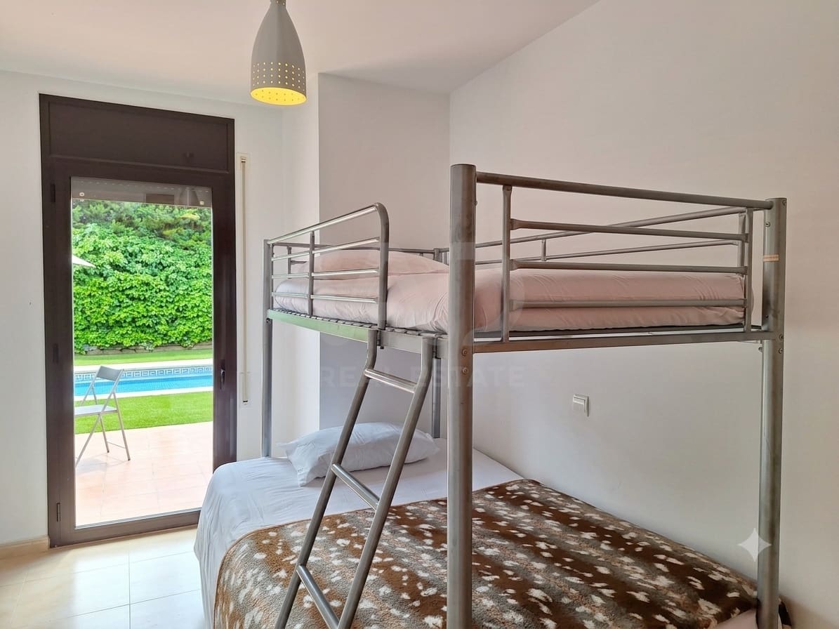 3 soverom Villa til salgs i Tarragona by med svømmebasseng - € 300 000 (Ref: 9988413)