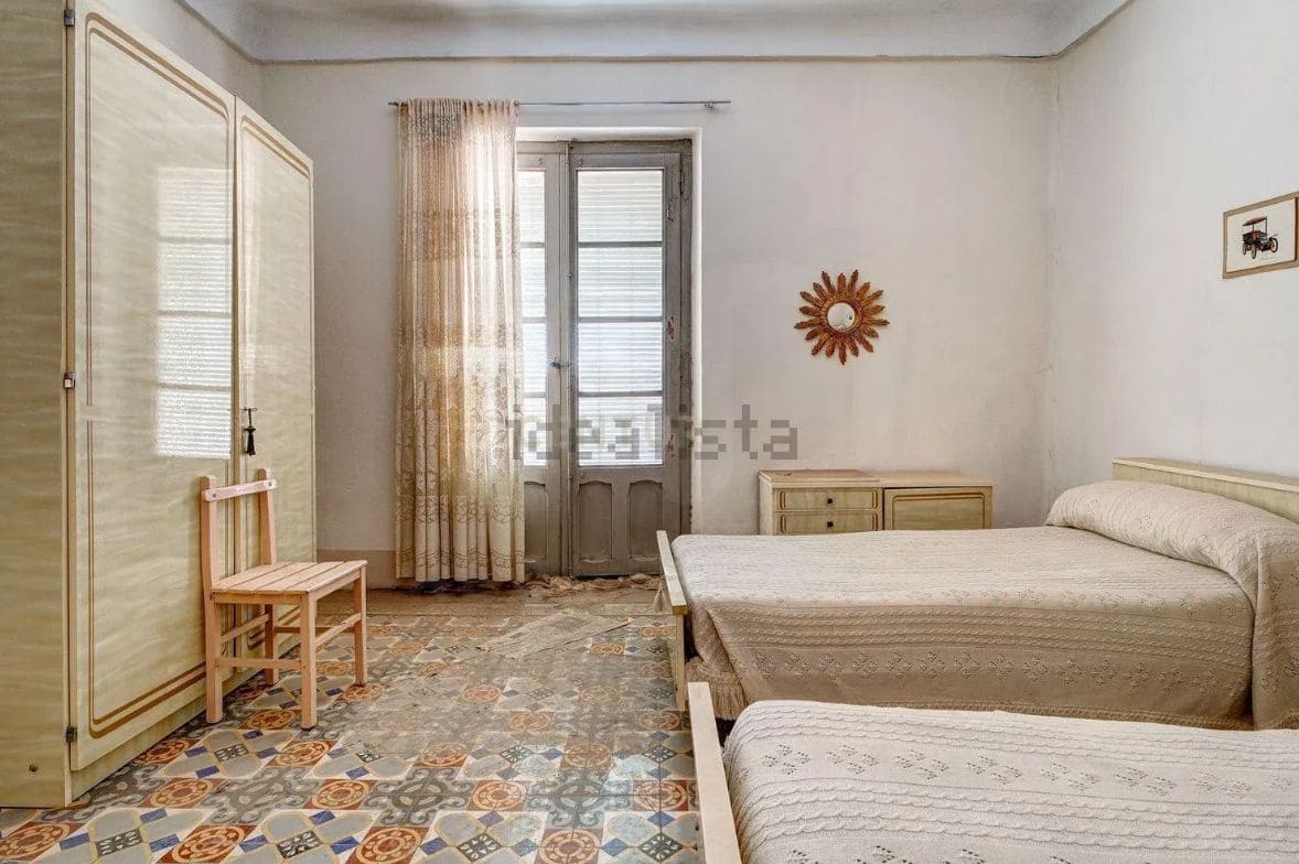 5 slaapkamer Huis te koop in Fustinana met garage - € 159.000 (Ref: 9988414)