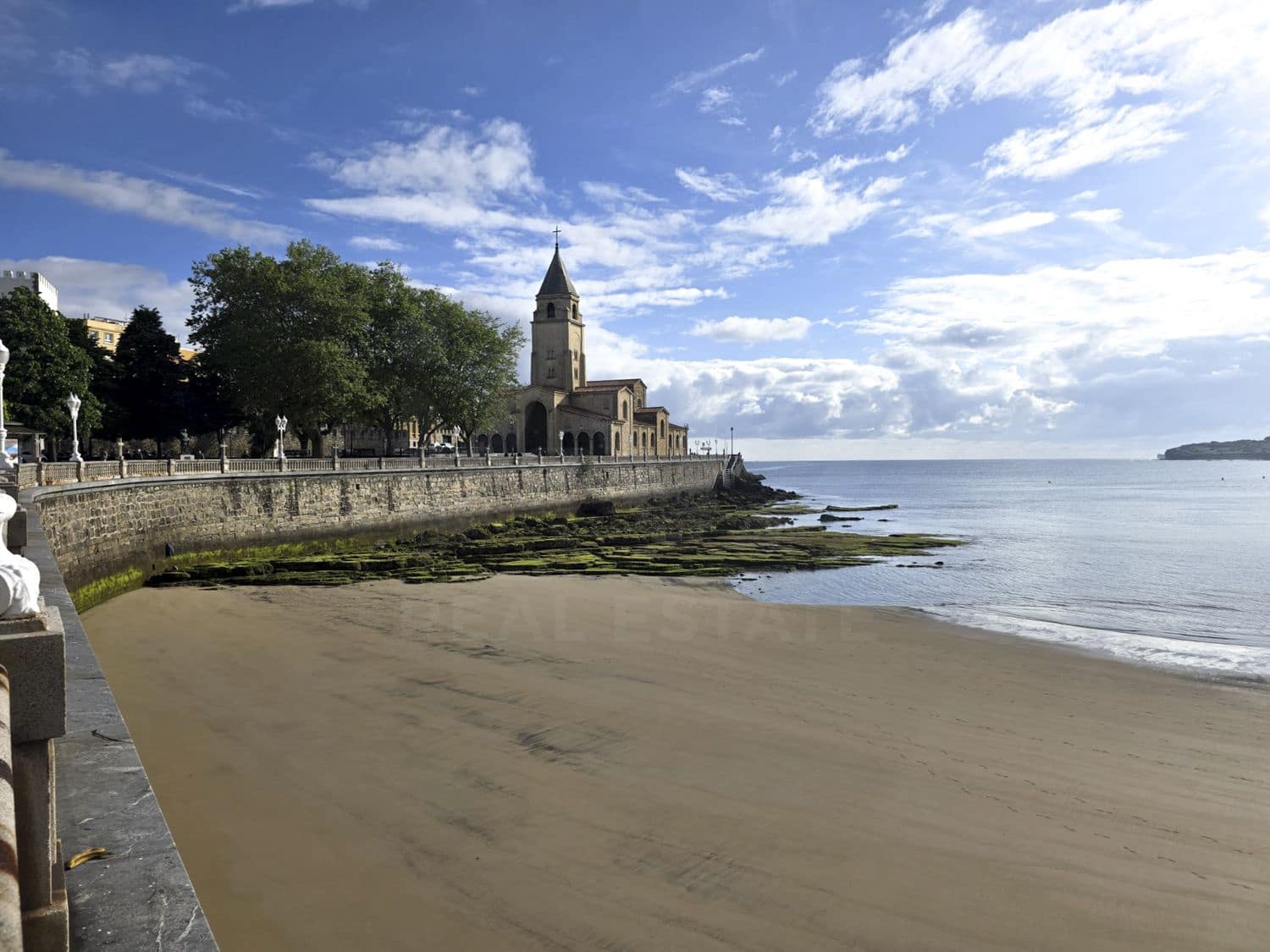 1 sovrum Lägenhet till salu i Gijon - 214 000 € (Ref: 9988415)