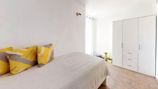 2 bedroom Penthouse for sale in Retamar, Almería city with pool garage - € 223,000 (Ref: 9988419)