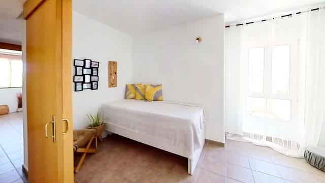 2 bedroom Penthouse for sale in Retamar, Almería city with pool garage - € 223,000 (Ref: 9988419)