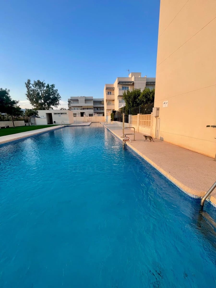 2 soverom Penthouse til salgs i Almeria by med svømmebasseng garasje - € 223 000 (Ref: 9988419)