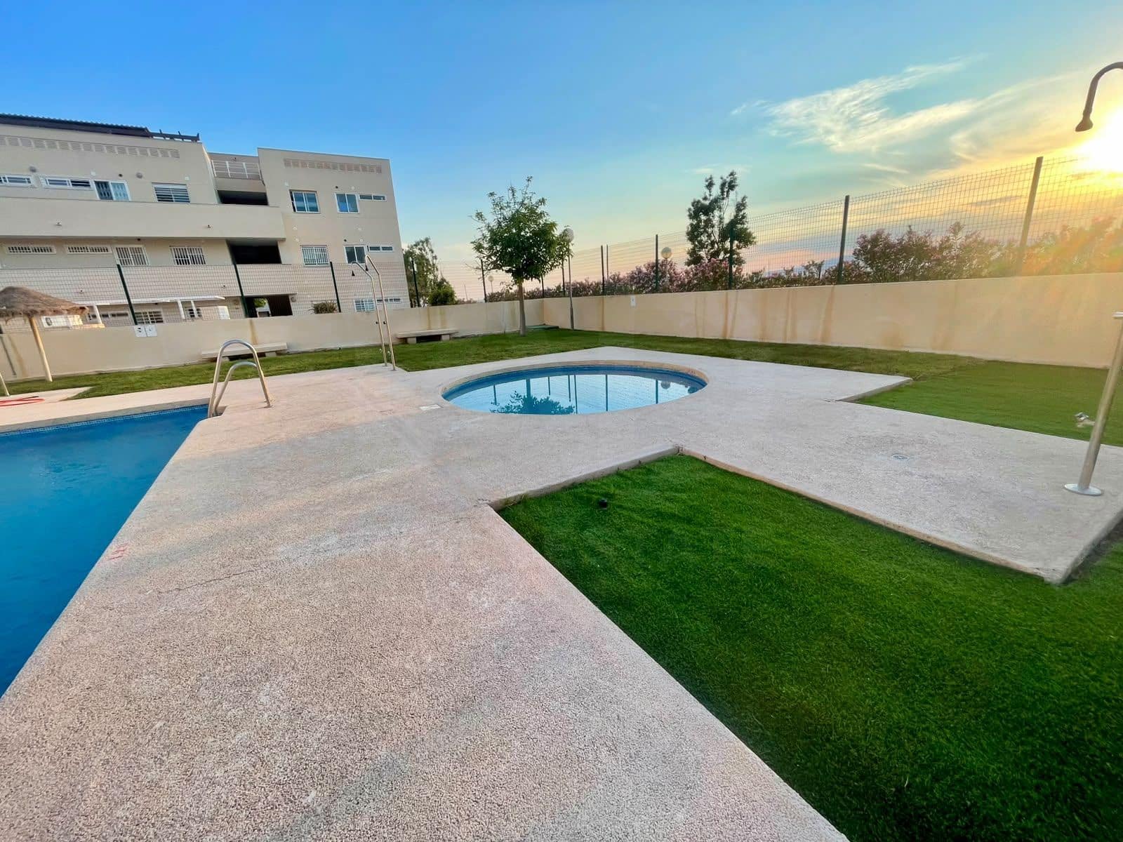 2 soverom Penthouse til salgs i Almeria by med svømmebasseng garasje - € 223 000 (Ref: 9988419)