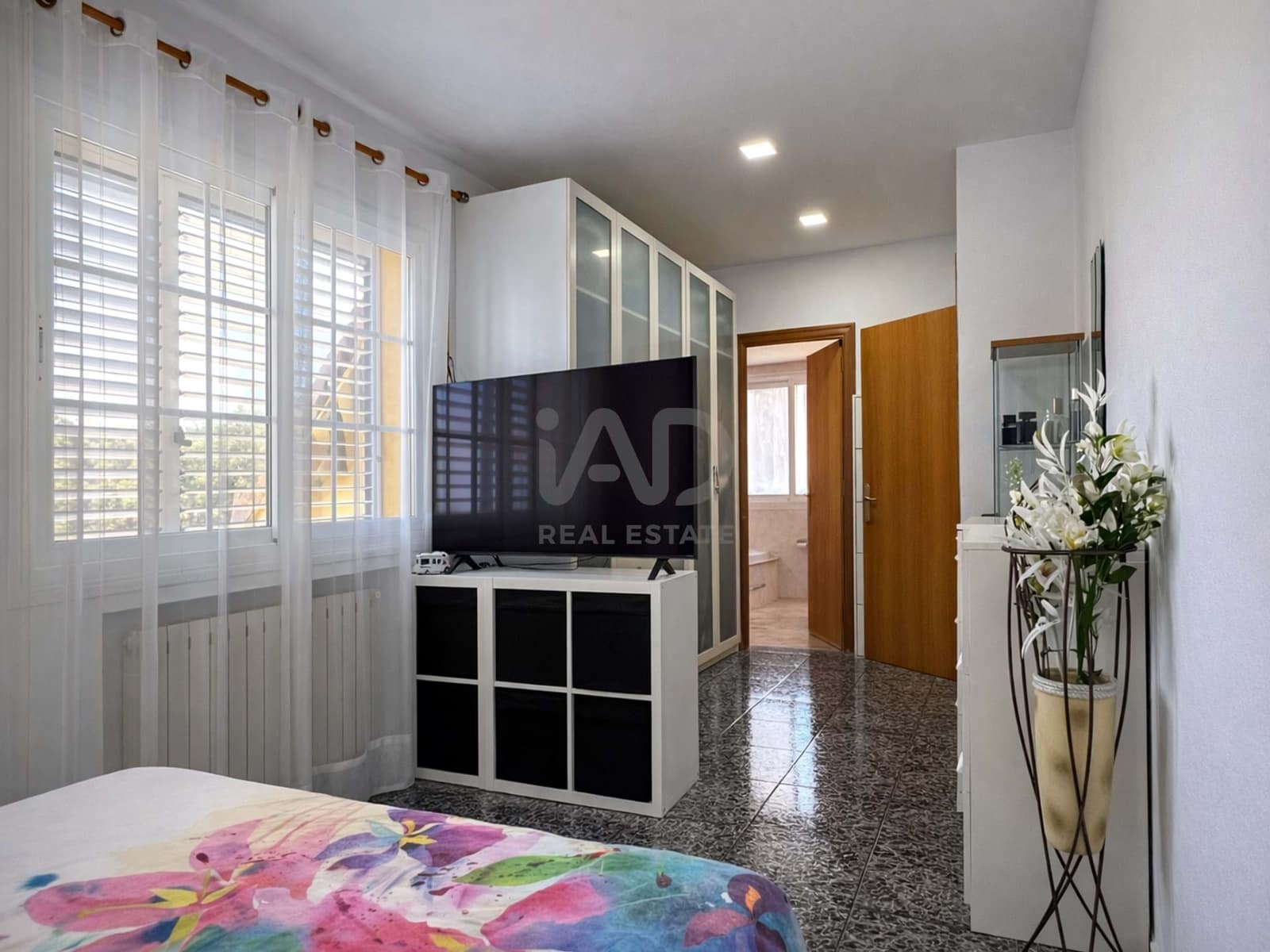 5 soverom Hus til salgs i Barcelona by med svømmebasseng garasje - € 380 000 (Ref: 9988423)