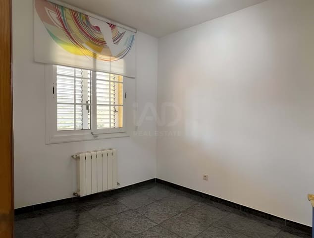 5 soverom Hus til salgs i Barcelona by med svømmebasseng garasje - € 380 000 (Ref: 9988423)