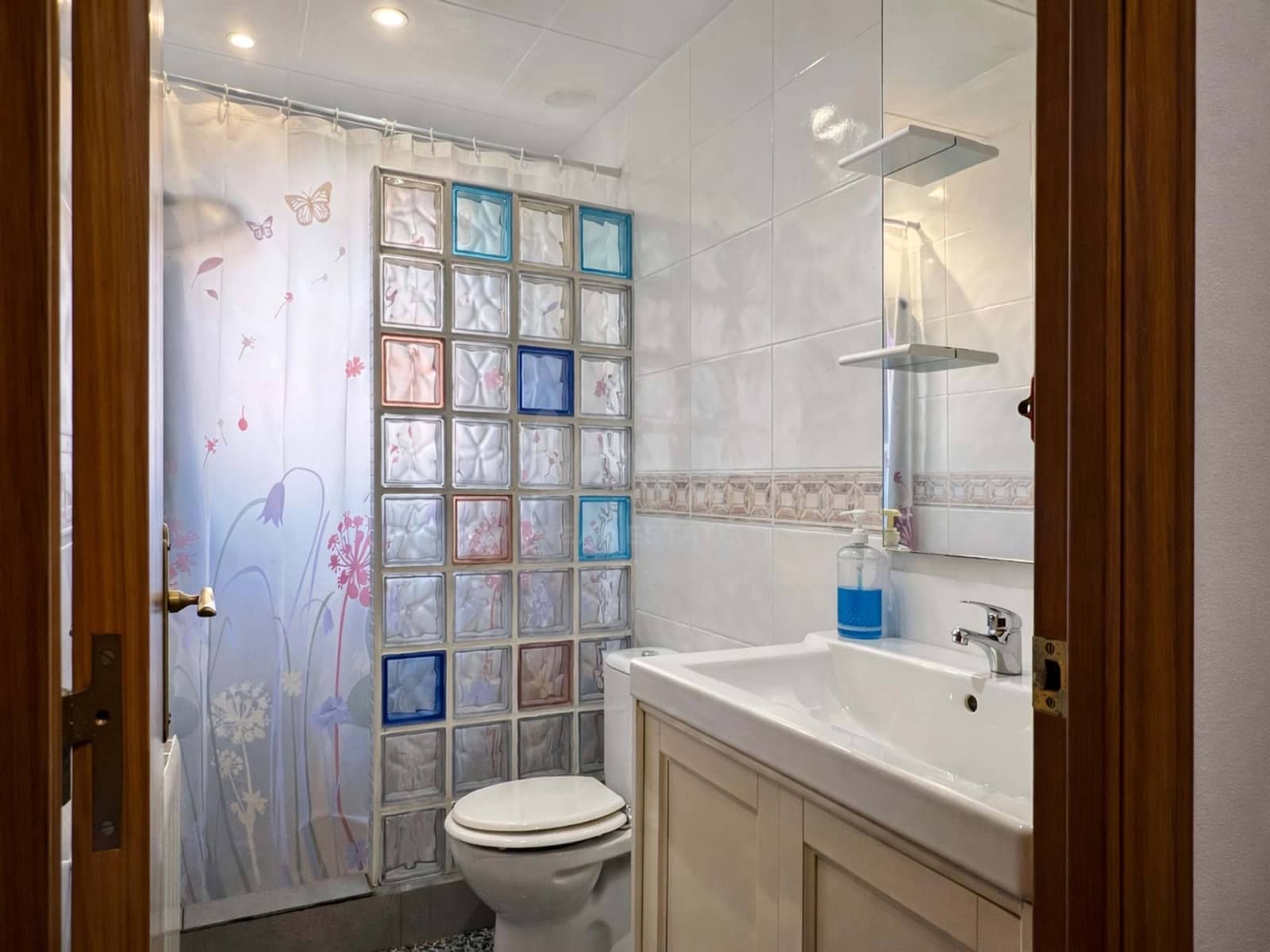 5 soverom Hus til salgs i Barcelona by med svømmebasseng garasje - € 380 000 (Ref: 9988423)