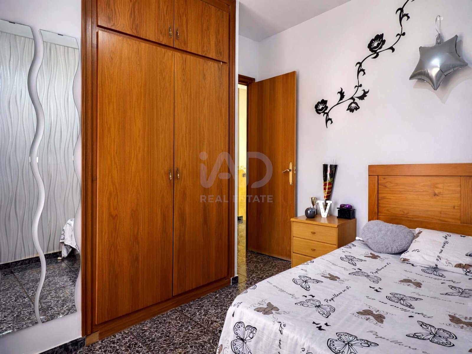 5 soverom Hus til salgs i Barcelona by med svømmebasseng garasje - € 380 000 (Ref: 9988423)
