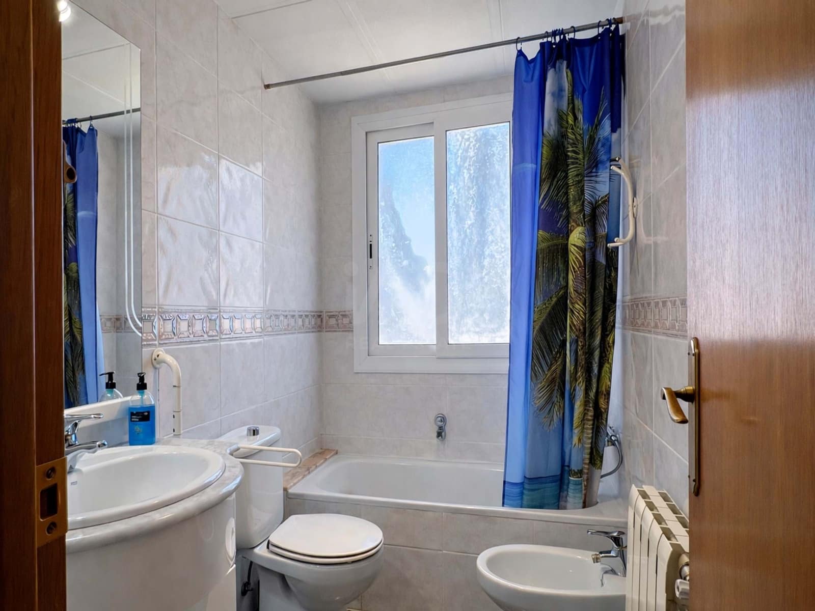 5 soverom Hus til salgs i Barcelona by med svømmebasseng garasje - € 380 000 (Ref: 9988423)