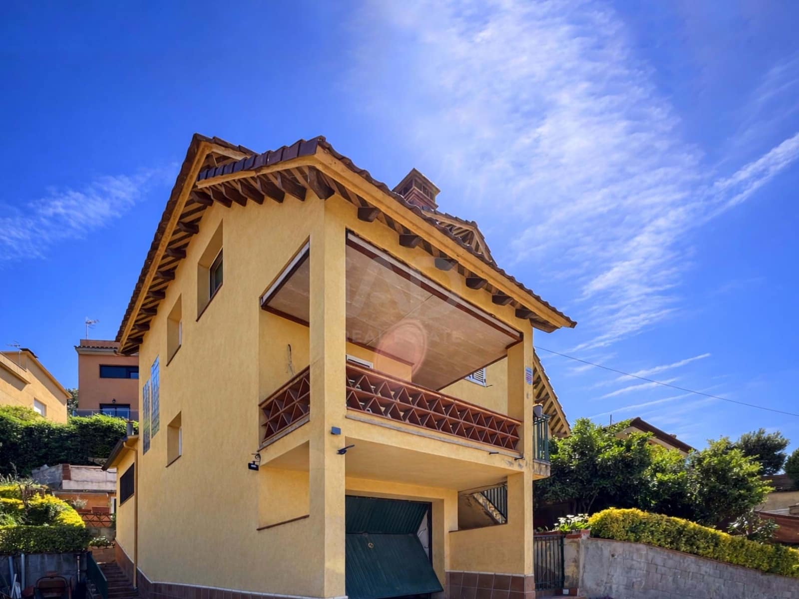 5 soverom Hus til salgs i Barcelona by med svømmebasseng garasje - € 380 000 (Ref: 9988423)