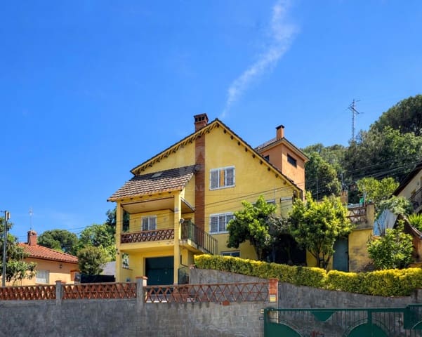5 soverom Hus til salgs i Barcelona by med svømmebasseng garasje - € 380 000 (Ref: 9988423)