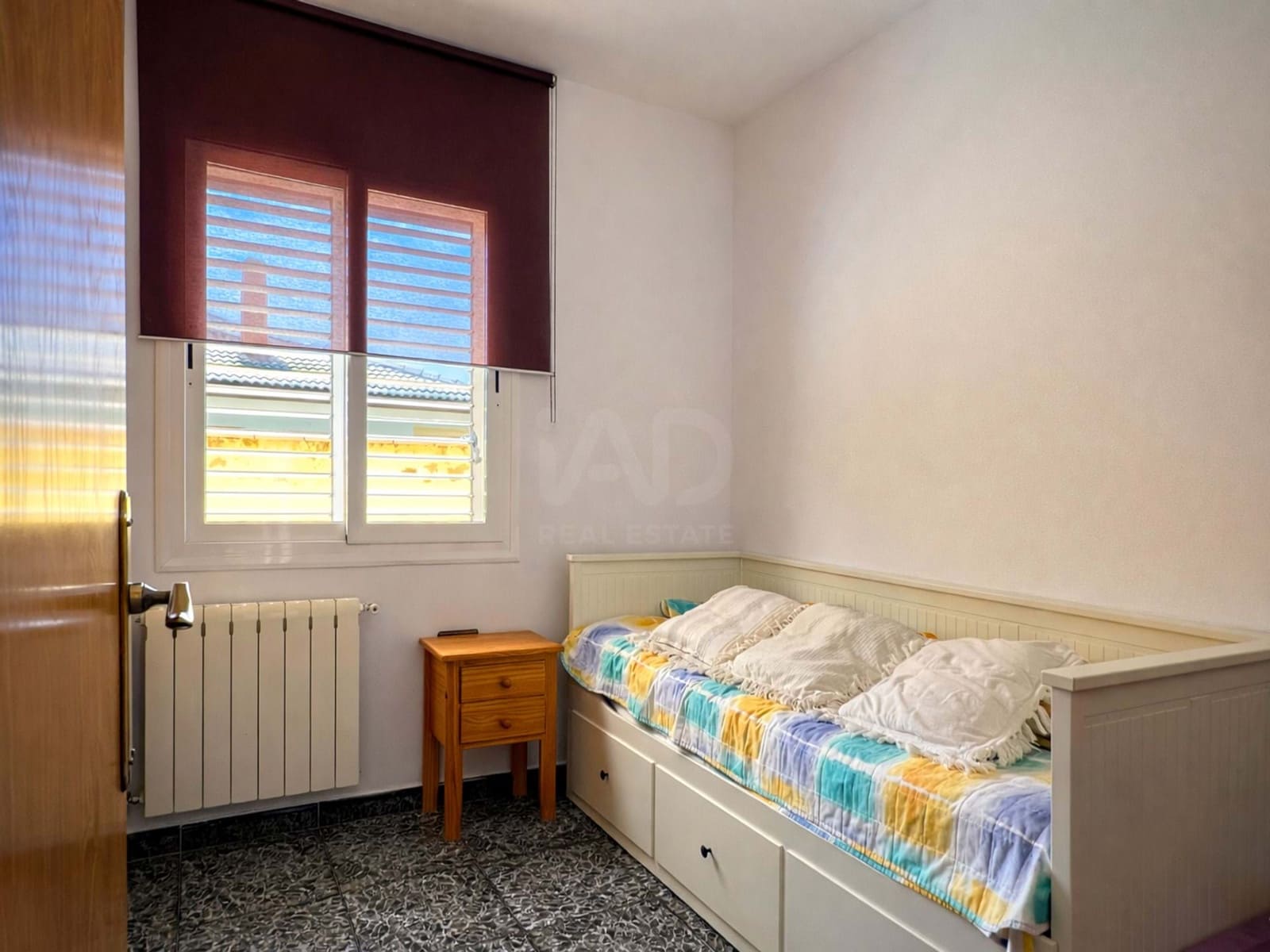 5 soverom Hus til salgs i Barcelona by med svømmebasseng garasje - € 380 000 (Ref: 9988423)