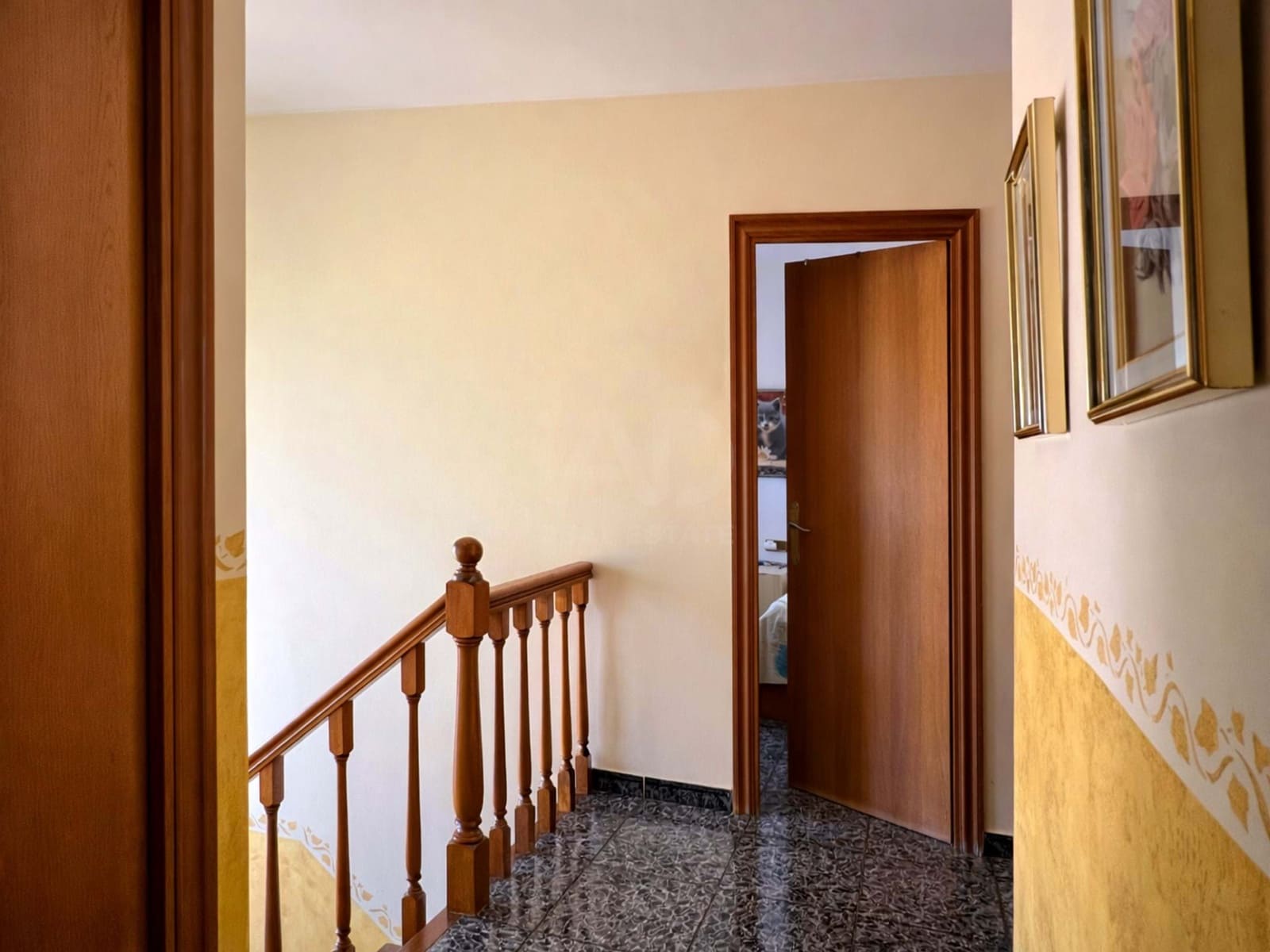 5 soverom Hus til salgs i Barcelona by med svømmebasseng garasje - € 380 000 (Ref: 9988423)