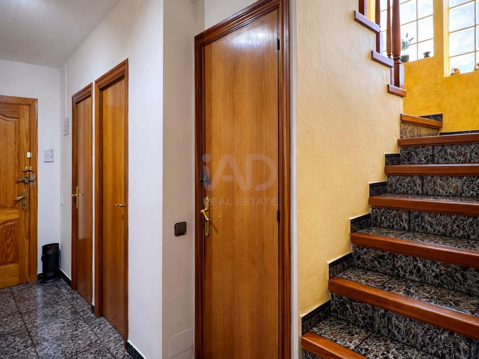 5 soverom Hus til salgs i Barcelona by med svømmebasseng garasje - € 380 000 (Ref: 9988423)