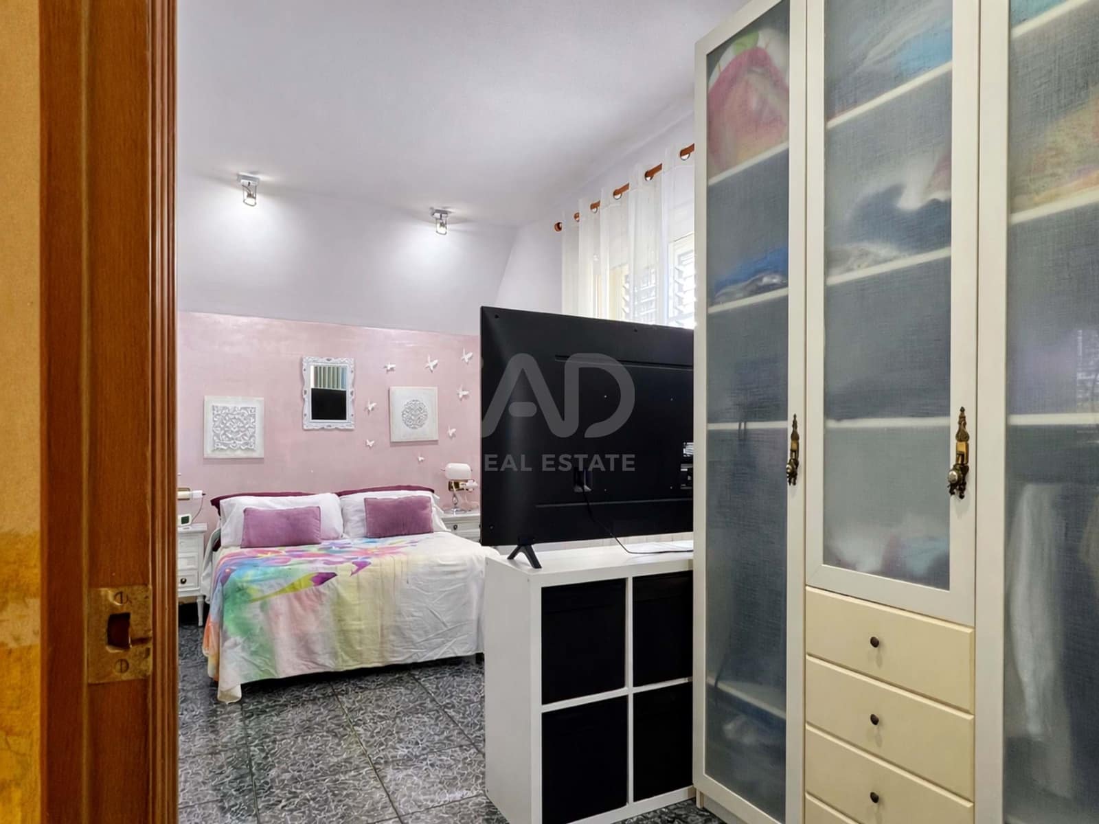 5 soverom Hus til salgs i Barcelona by med svømmebasseng garasje - € 380 000 (Ref: 9988423)