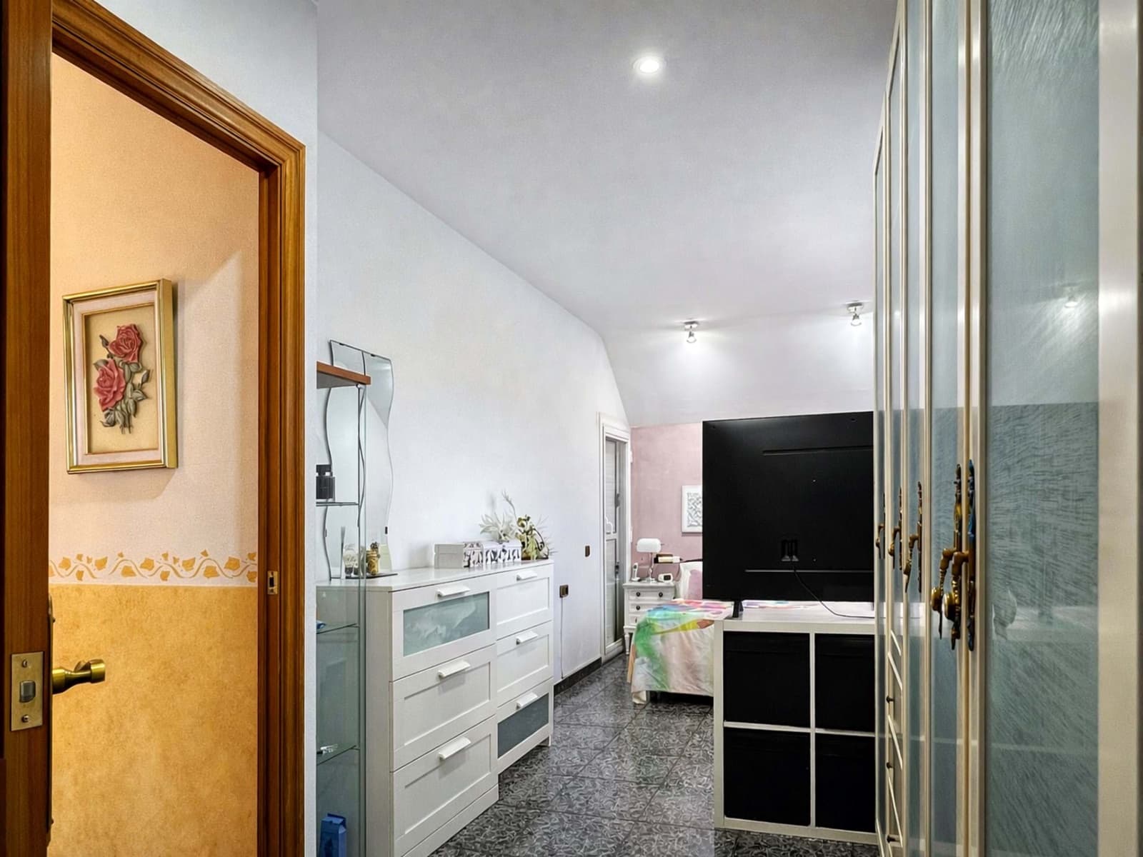 5 soverom Hus til salgs i Barcelona by med svømmebasseng garasje - € 380 000 (Ref: 9988423)