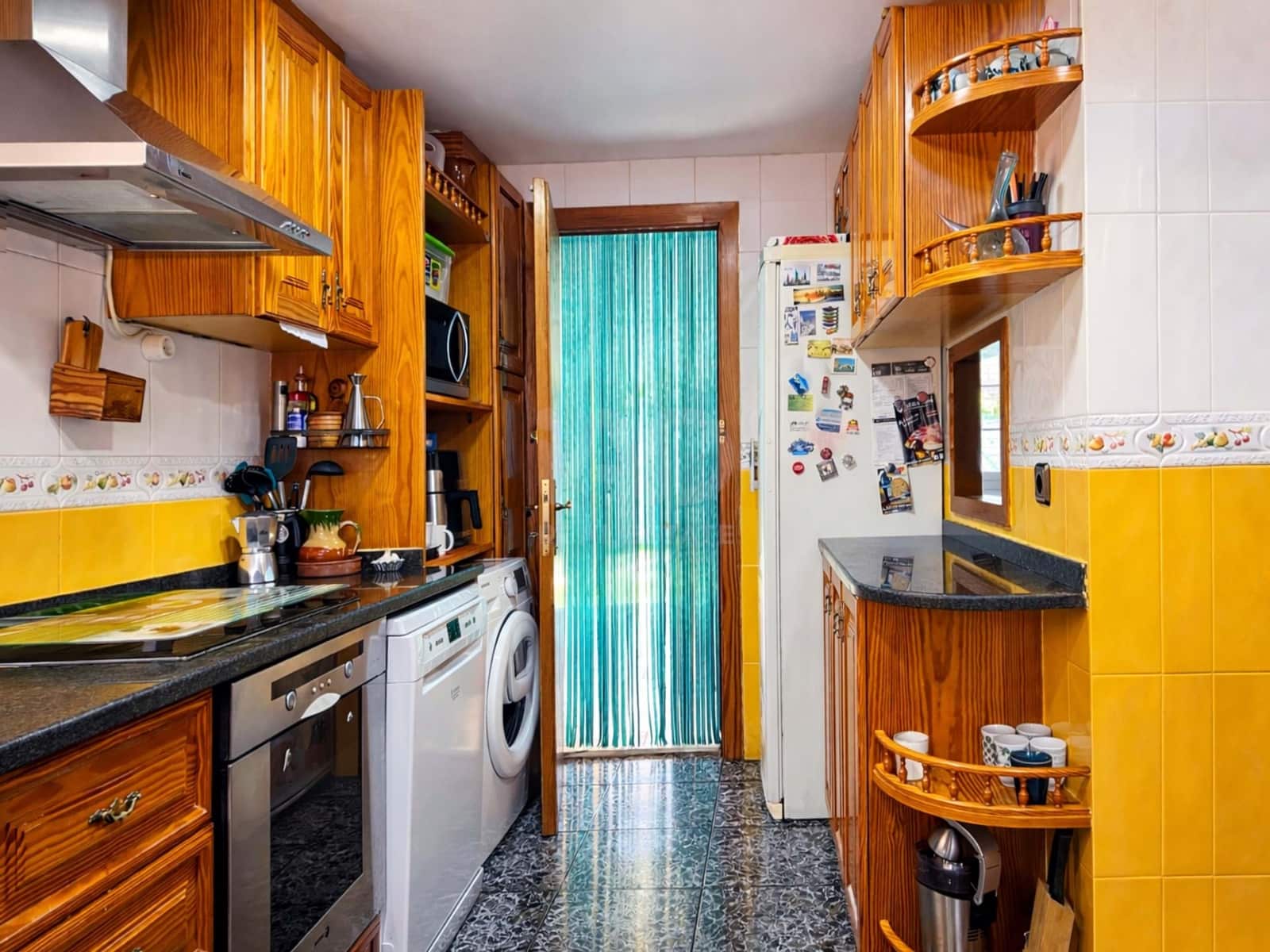 5 soverom Hus til salgs i Barcelona by med svømmebasseng garasje - € 380 000 (Ref: 9988423)