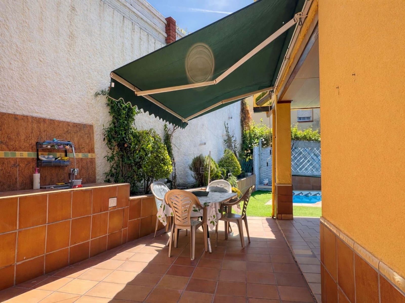5 soverom Hus til salgs i Barcelona by med svømmebasseng garasje - € 380 000 (Ref: 9988423)