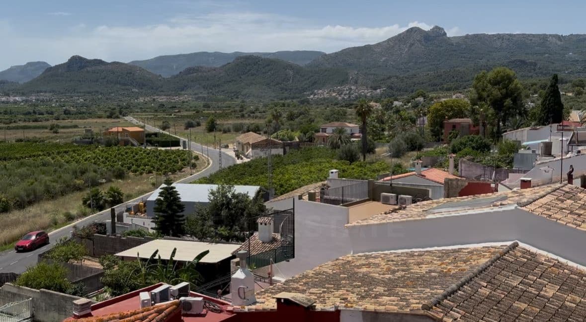 Erhverv til salg i Alicante by - € 239.000 (Ref: 9988430)