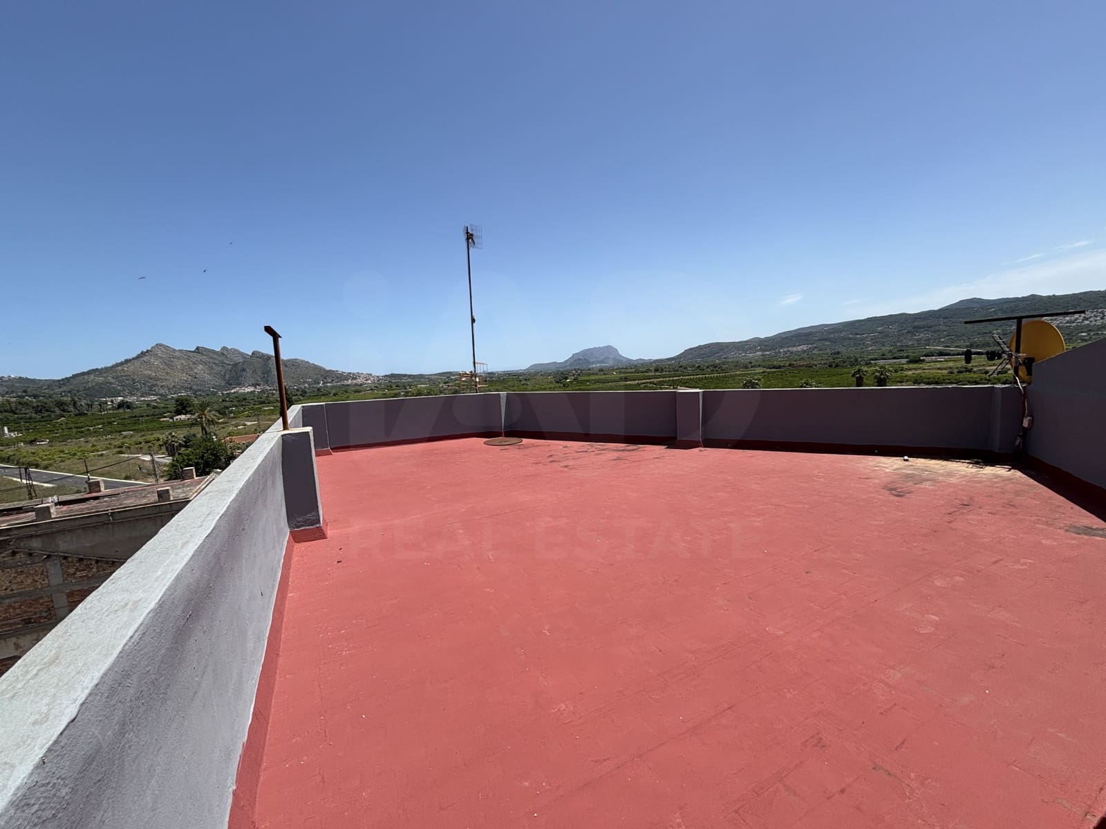 Erhverv til salg i Alicante by - € 239.000 (Ref: 9988430)
