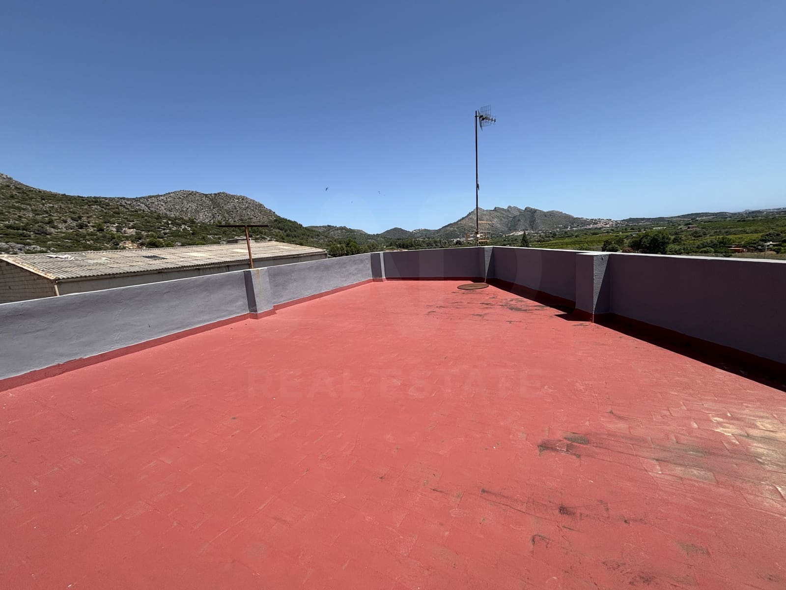 Erhverv til salg i Alicante by - € 239.000 (Ref: 9988430)
