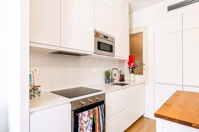 Apartamento de 2 habitaciones en El Fort Pienc, Barcelona ciudad en venta - 395.000 € (Ref: 9988432)