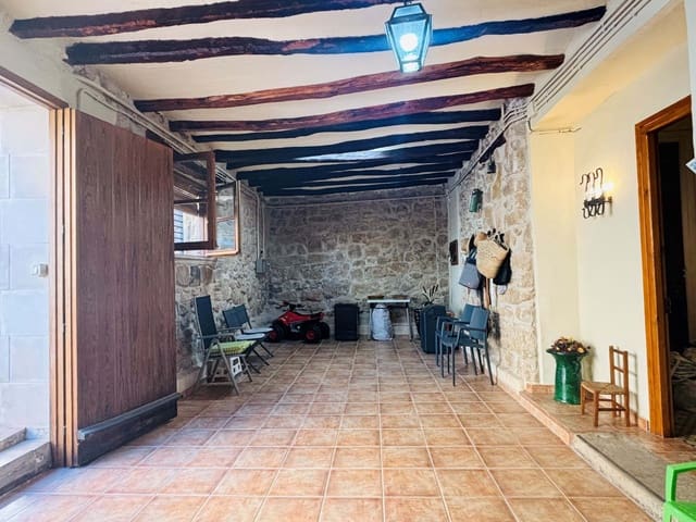 4 sovrum Radhus till salu i Lleida stad med garage - 270 000 € (Ref: 9988433)
