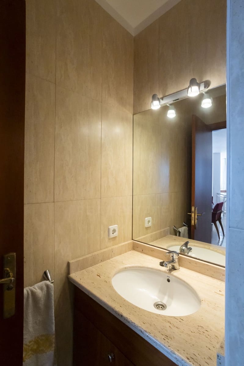 4 soverom Hus til salgs i Barcelona by med garasje - € 949 000 (Ref: 9988435)
