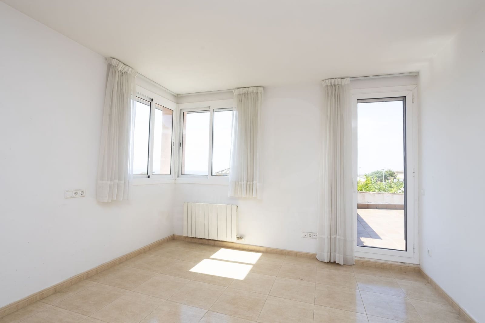 4 soverom Hus til salgs i Barcelona by med garasje - € 949 000 (Ref: 9988435)