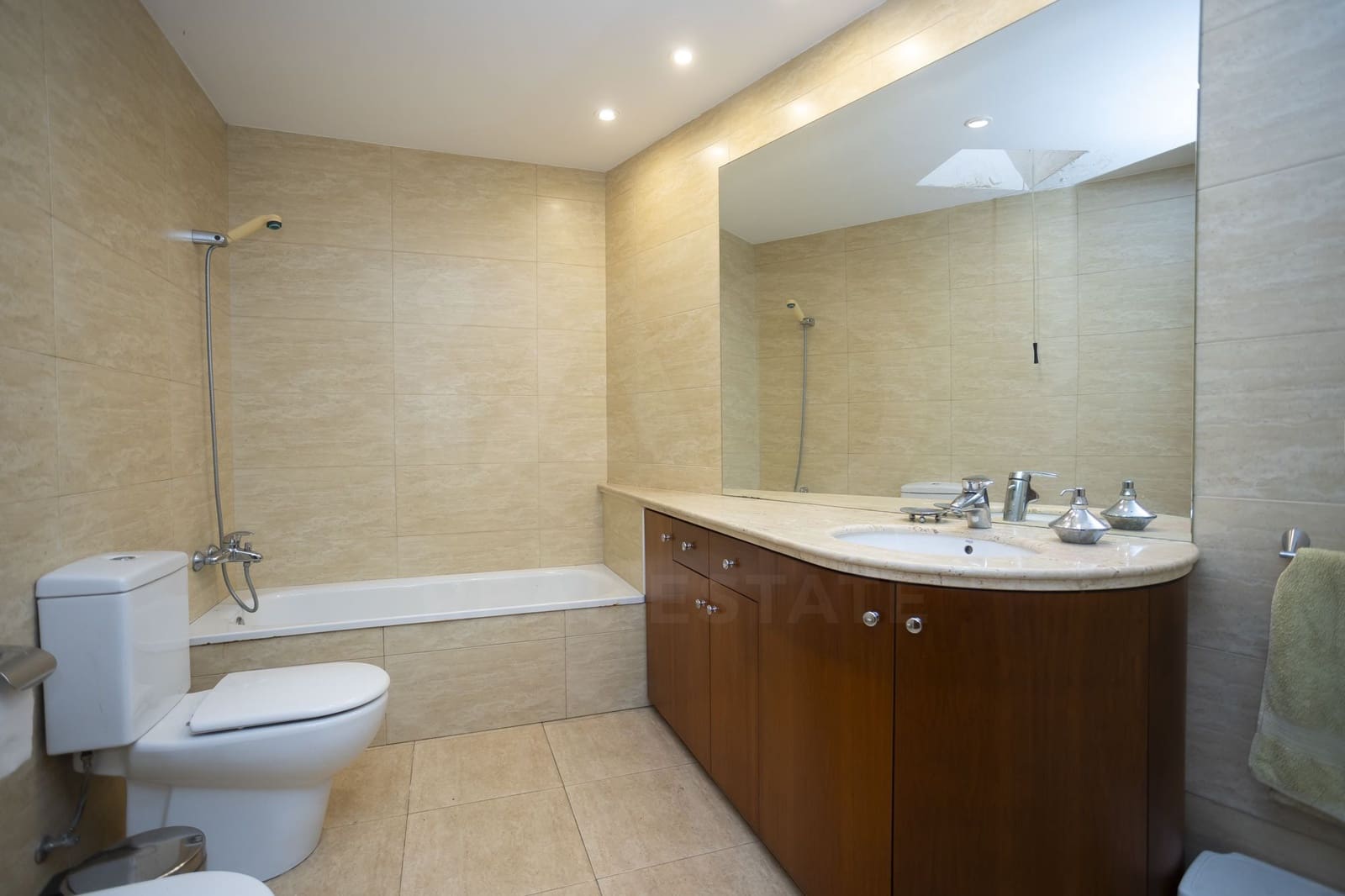 4 soverom Hus til salgs i Barcelona by med garasje - € 949 000 (Ref: 9988435)