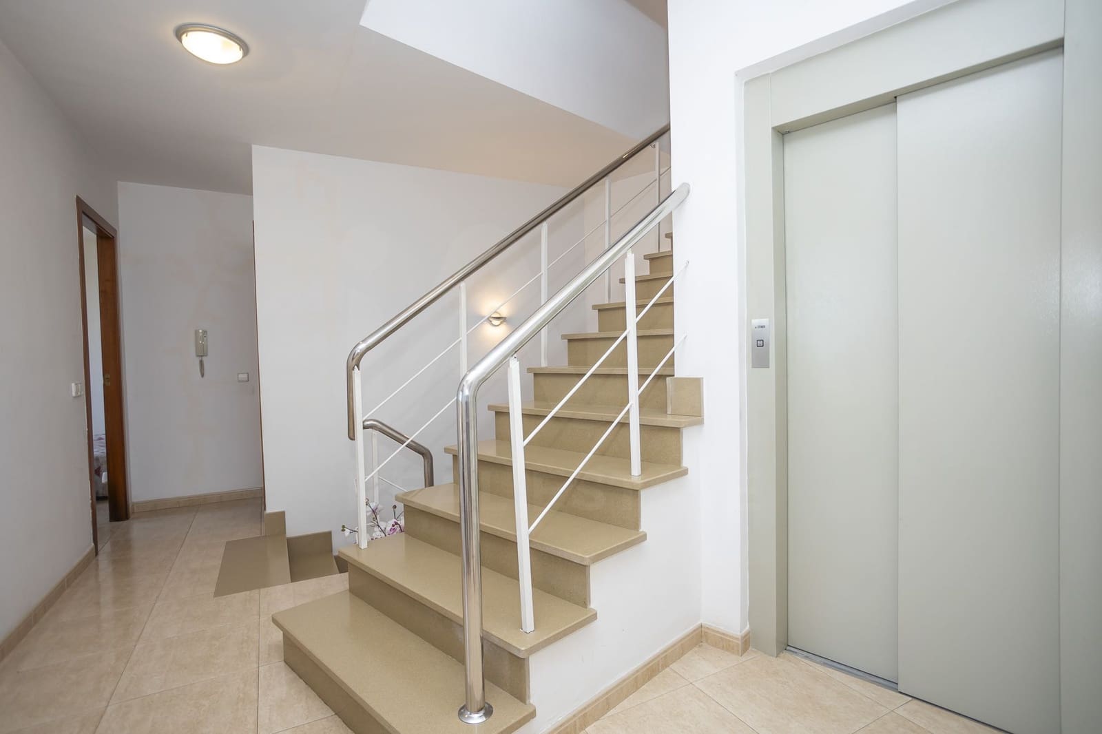 4 soverom Hus til salgs i Barcelona by med garasje - € 949 000 (Ref: 9988435)